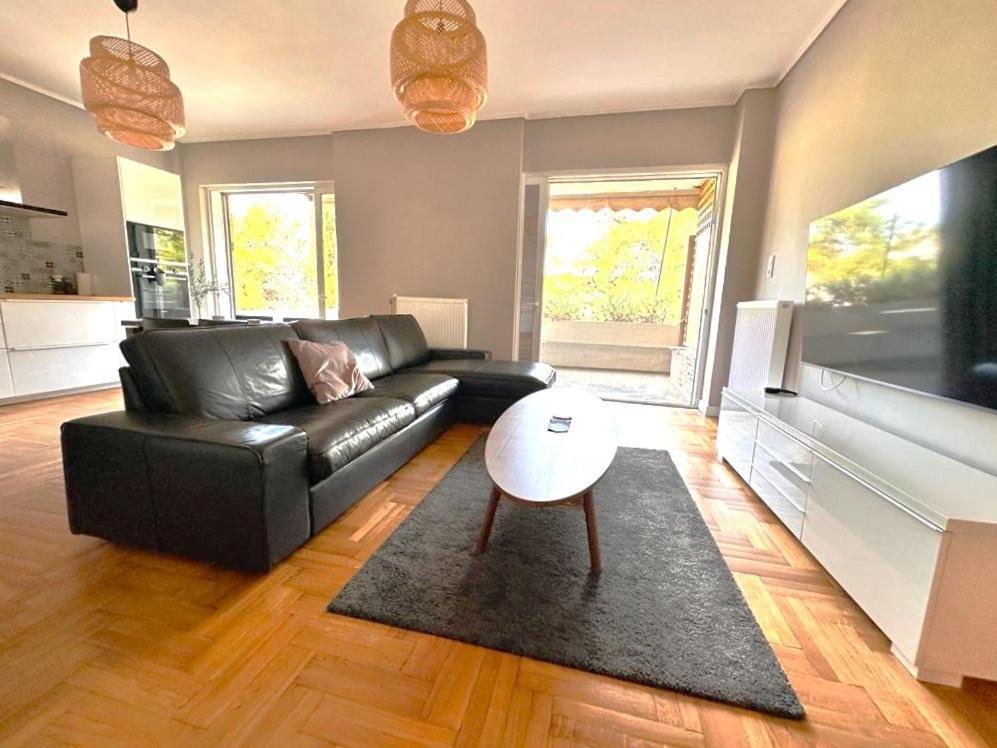 Apartment Uptown Suburb